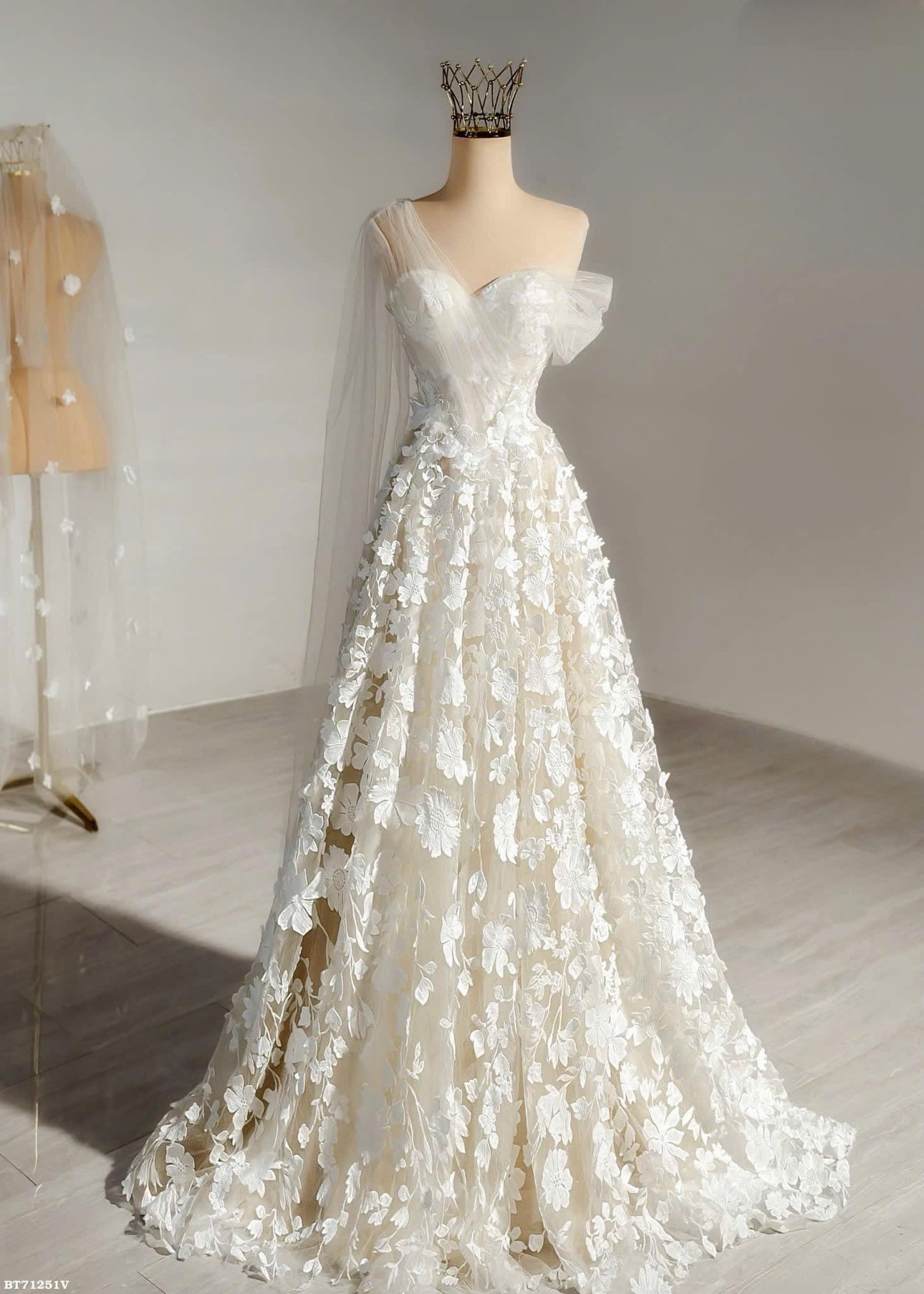 One-Shoulder Floral Lace Wedding Dress