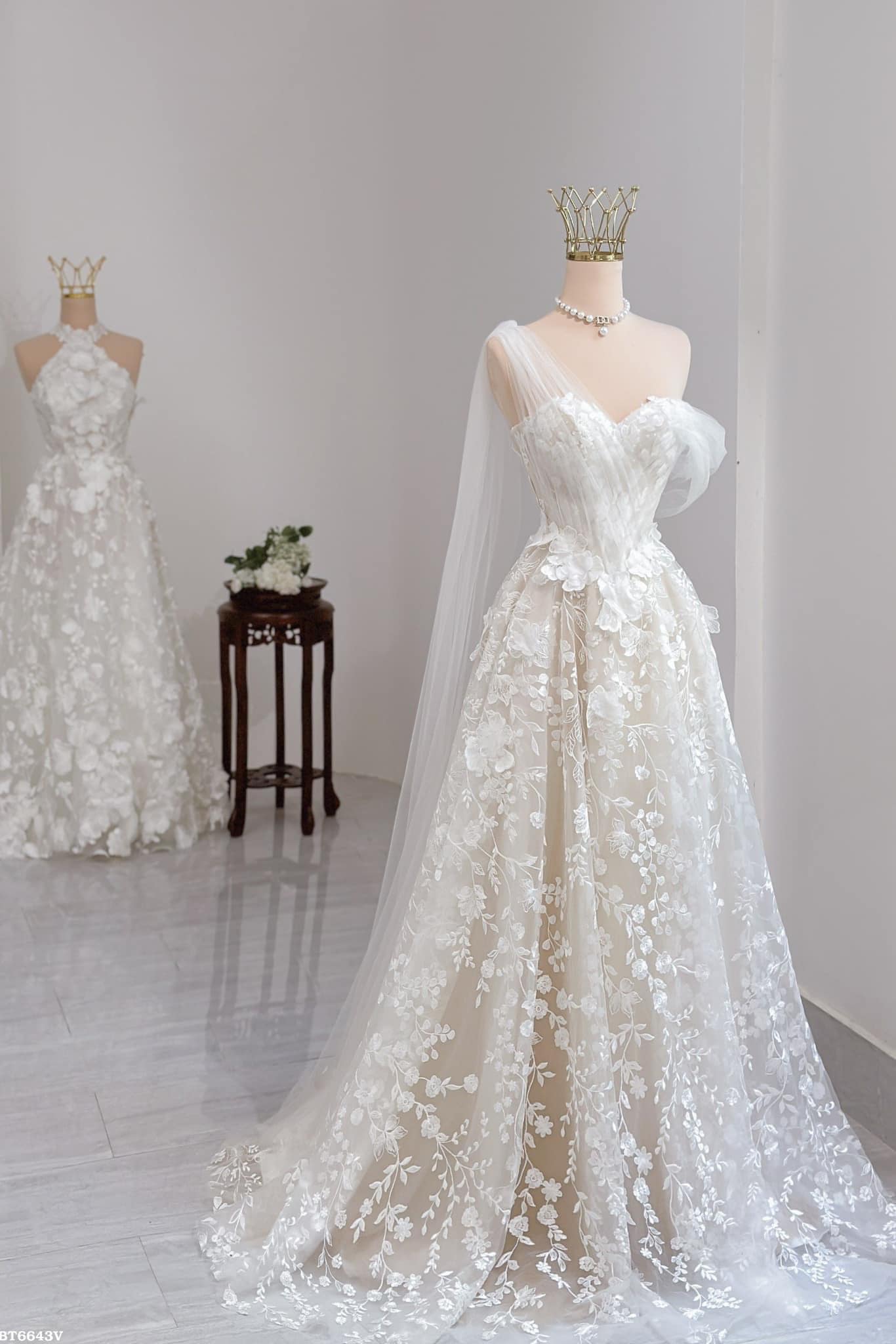 One-Shoulder Floral Lace Wedding Dress