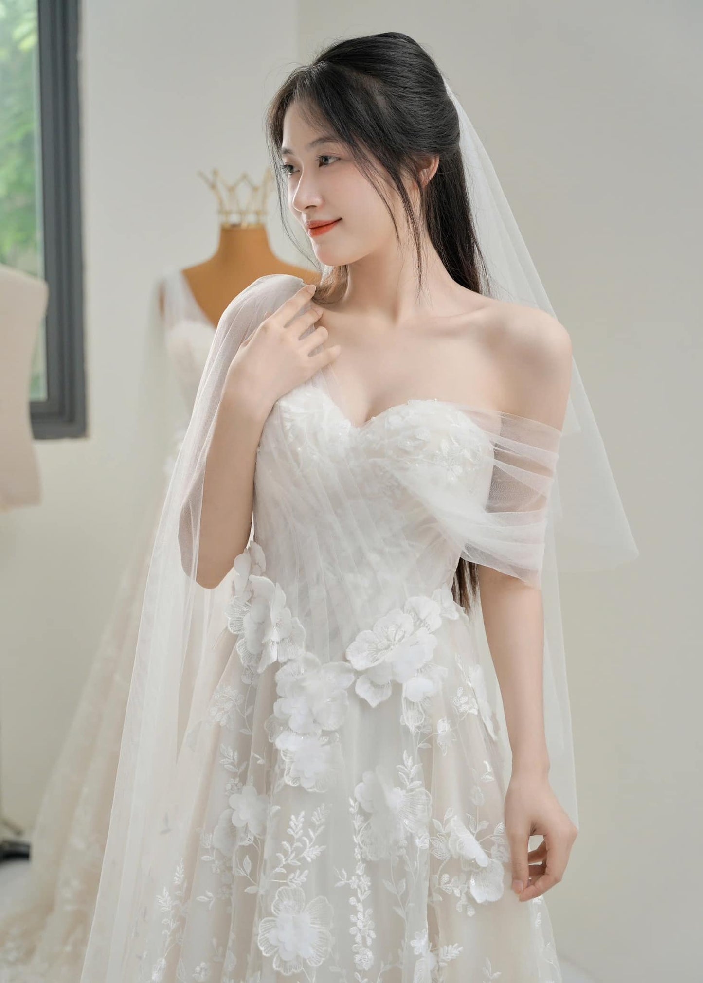 One-Shoulder Floral Lace Wedding Dress