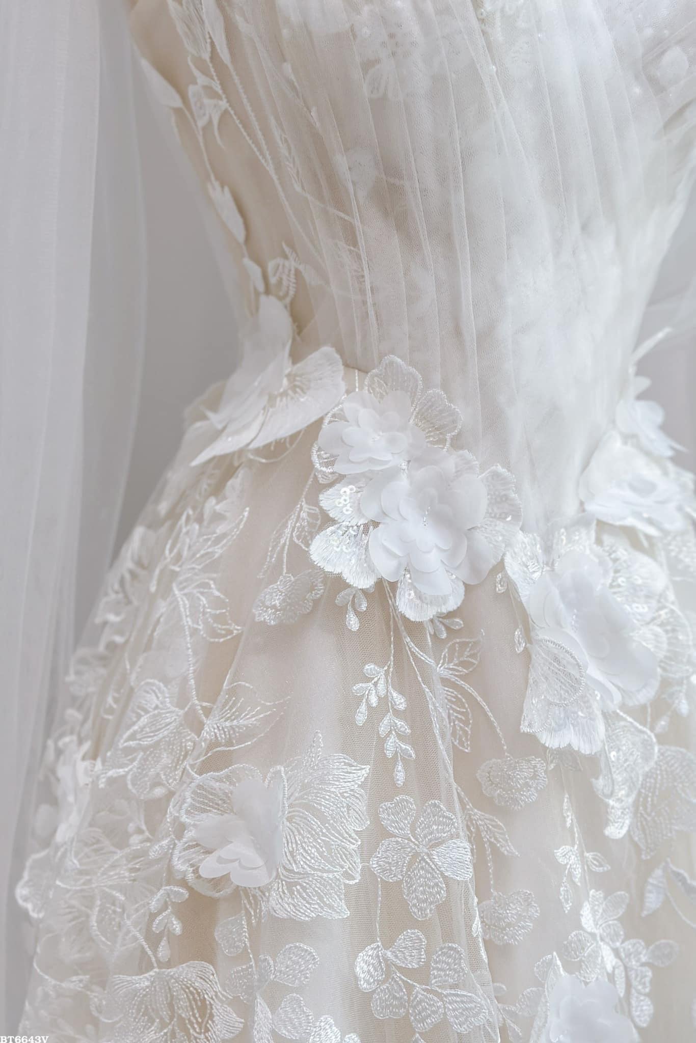 One-Shoulder Floral Lace Wedding Dress