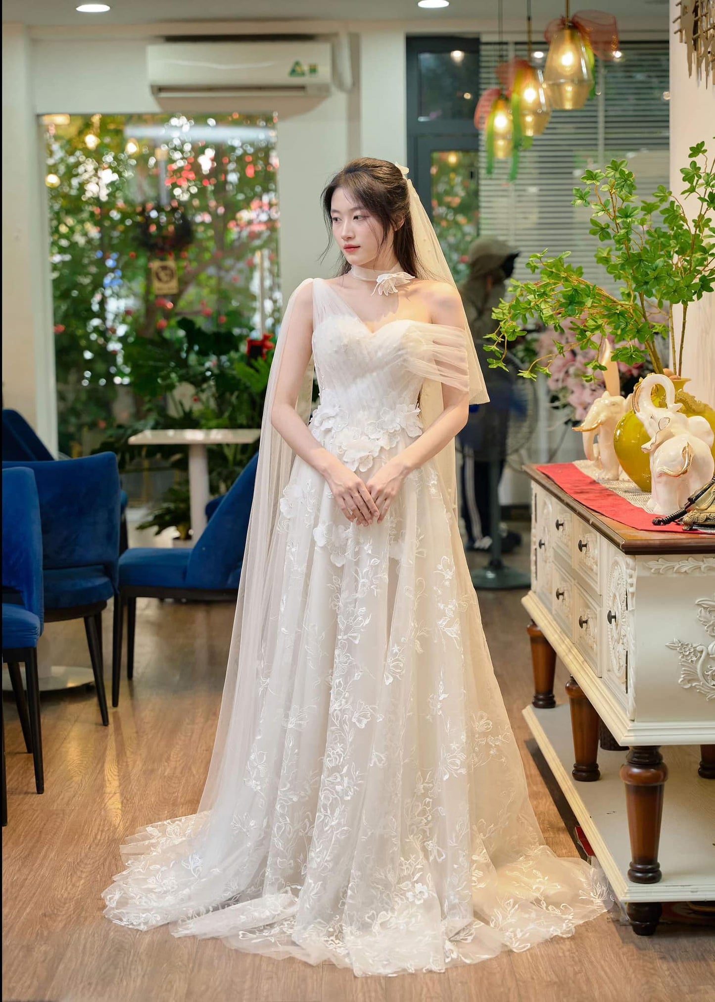 One-Shoulder Floral Lace Wedding Dress
