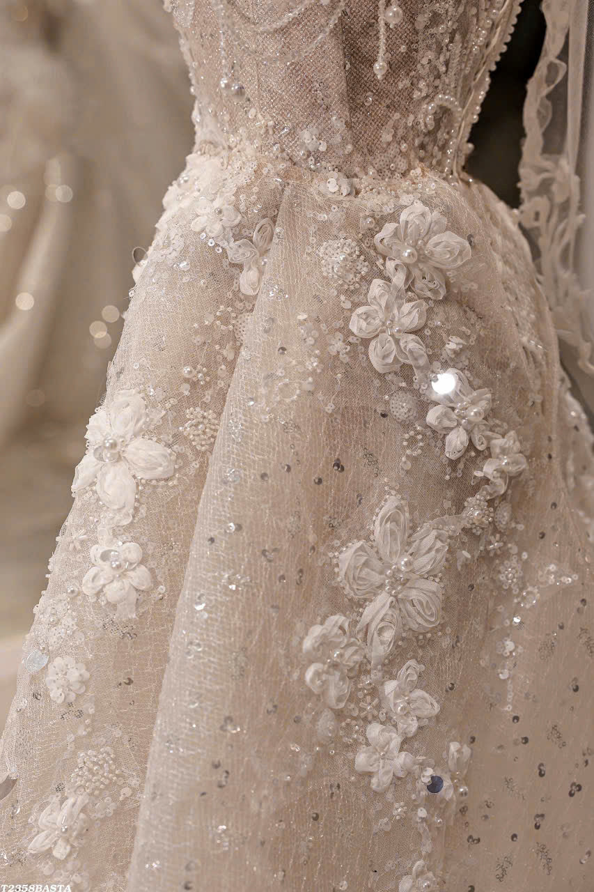 2-in-1 Sparkling Ball Gown Wedding Dress: Detachable Train & Lace